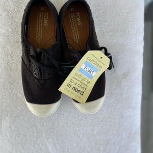 TOMS Kids Sneakers in Black and White